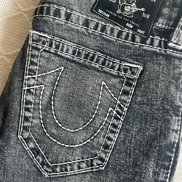 True Religion Rocco NF Big T Relaxed Skinny - Picture 4 of 9